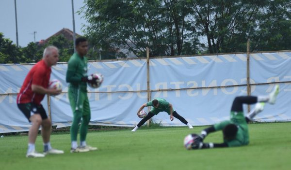 Kiper Baru Persib Jalani Latihan Perdana