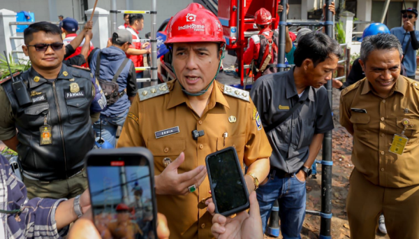 Respons Cepat Pemkot Bandung Tertibkan Kabel Udara di Jalan Laswi