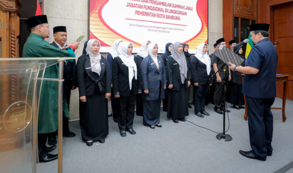 Pemkot Bandung Lantik 16 ASN Fungsional untuk Perkuat Profesionalisme Birokrasi
