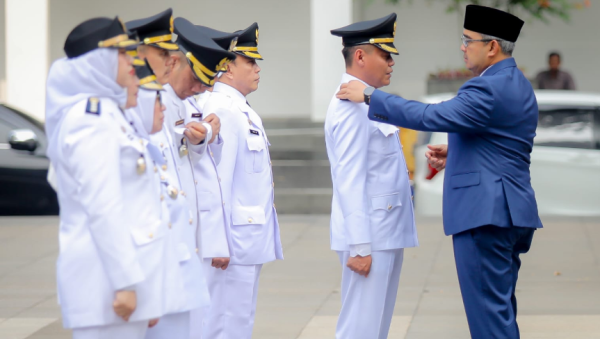 Farhan Resmi Lantik 90 Pejabat Baru Pemkot Bandung