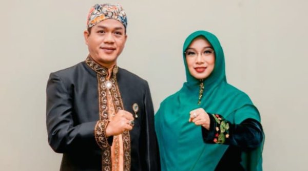 Peringati Hari Jadi Jabar ke-80, Kang DS Kenakan Pakaian Bupati Pertama Kabupaten Bandung