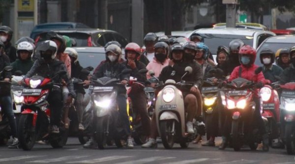 Lampu Lalu Lintas Dirusak Massa, Dishub Atur Arus Jalan Manual di Dago