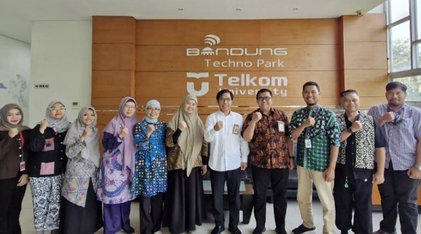 Rektor Telkom University Kunjungi Tiga Center of Excellence