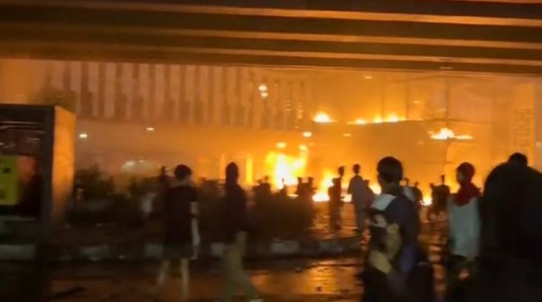 Aksi Demo di DPR RI Memanas, Massa Kuasai Tol Dalam Kota