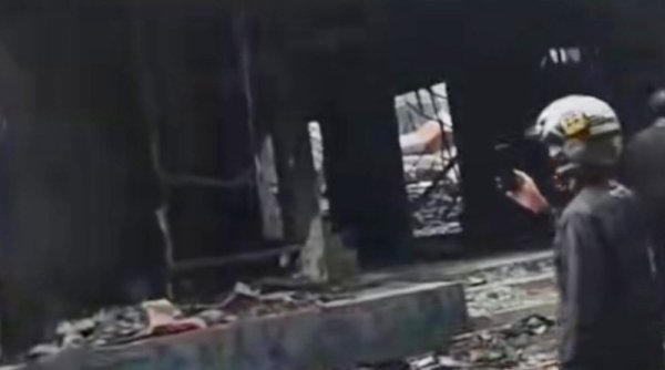 RM Sambara di Jalan Trunojoyo Dibakar Pendemo