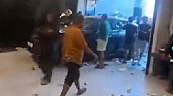 Setelah Rumah Ahmad Sahroni Digeruduk, Netizen: Next Rumah Eko dan Uya