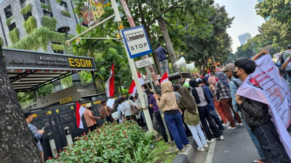 BEM DKJ Gelar Aksi di Kementerian ESDM, Desak Usut Tambang Ilegal PT WKM di Maluku Utara