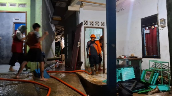 Puluhan Rumah Rusak Terdampak Banjir dan Longsor di Sukabumi