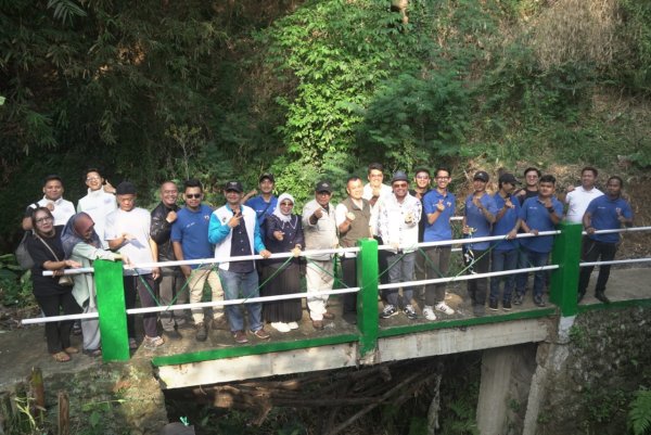 DPD KNPI Kabupaten Bandung Resmikan Jembatan Kolaborasi di Cilengkrang