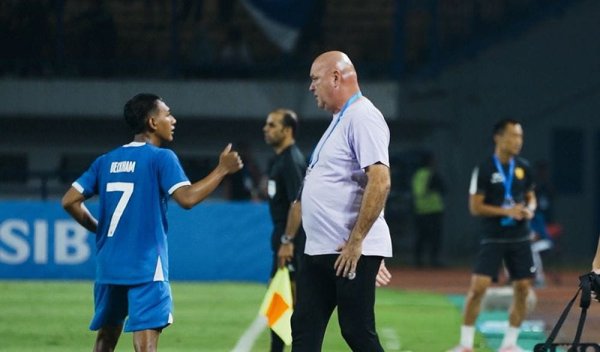 Bojan Hodak Ingatkan Persib Tak Remehkan Persijap Jepara