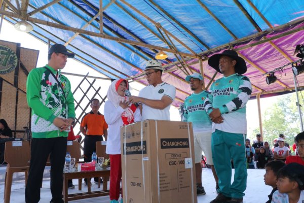 Ini Momen Kedekatan Kang DS Dengan Warga Saat Menghadiri Festival Seni Budaya