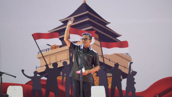 Peringatan HUT ke-80 RI Sukses, Bupati Kang DS Beri Beasiswa untuk Semua Petugas Upacara