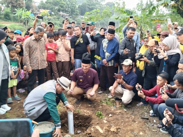 Solusi Mobilitas Warga, Kang DS Resmikan Groundbreaking Jembatan Roda Dua Cijeruk