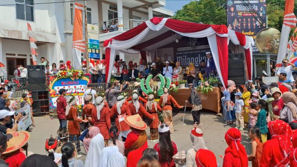 Melihat Kemeriahan Karnaval di Milangkala ke-43 Desa Kutajaya Sukabumi