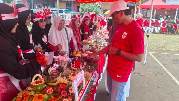 Melihat Keseruan Lomba Merias Liwet Desa Karangtengah Sukabumi