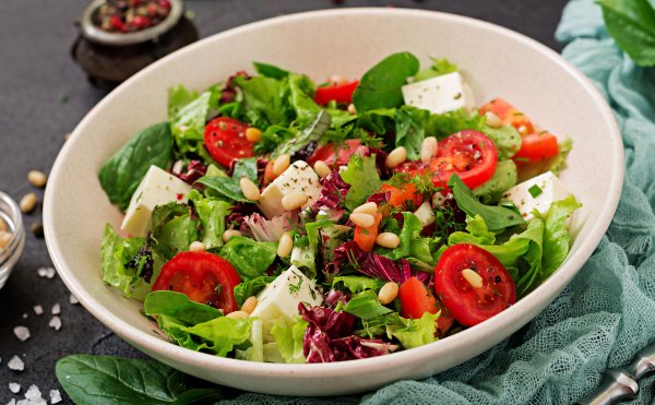 Salad Sayur Segar, Hidangan Praktis untuk Jaga Berat Badan Ideal