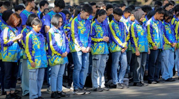 Farhan Resmi Lepas Kontingen Popda XIV/2025, Target Kota Bandung Tak Main-main