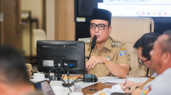 Erwin, "Semua reklame ilegal atau yang izinnya habis harus dibongkar"