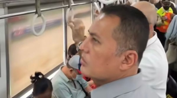 Naik KRL ke Gedung DPR, Ijeck: Hemat Waktu, Kurangi Macet, dan Ramah Lingkungan