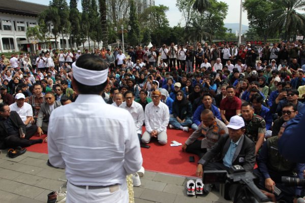 Pangdam III/Siliwangi dan Kapolda Jabar Dampingi Gubernur dalam Forum Dialog Terbuka Mahasiswa
