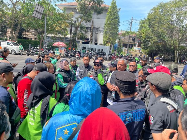 Pasca Aksi Demo, Ratusan Ojol Kembali Berkumpul di Kota Bandung, Ada Apa?