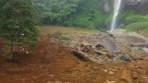 Longsor Terjang Curug Ngebul, Fasilitas Rusak dan Wisata Ditutup Sementara