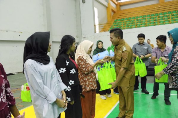 Dukung Ketahanan Pangan, Pemkab Bandung Salurkan 28 Ton Beras dan Minyak Goreng ke 270 Desa