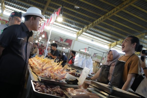Harga Ayam Naik, Bupati Bandung Tinjau Pasar Soreang