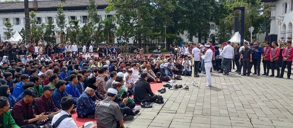 Dedi Mulyadi Dialog Terbuka dengan Mahasiswa di Gedung Sate
