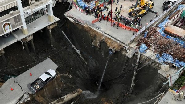 Aspal Amblas di Depan RS Vajira Bangkok, Picu Kepanikan Warga