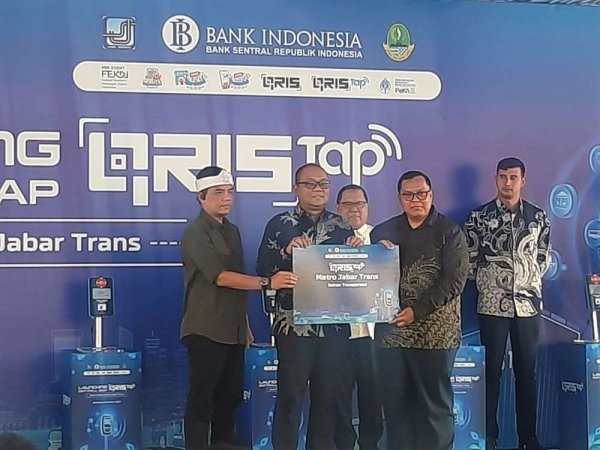 Dishub Jabar & BI Luncurkan Pembayaran QRIS TAP di Metro Jabar Trans
