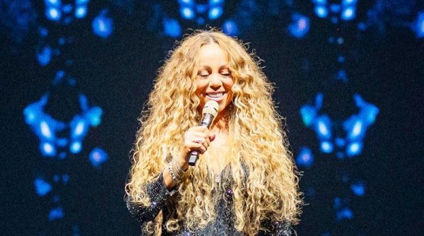 Mariah Carey Memukau di Private Concert OCBC 2025