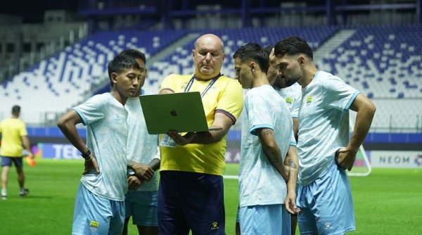 Bojan Hodak Jaga Harmoni di Skuad PERSIB yang Penuh Keberagaman
