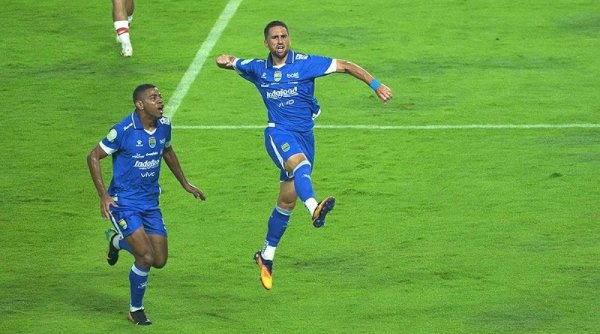Drama VAR Warnai Babak Pertama, PERSIB Unggul 1-0 atas Persis Solo
