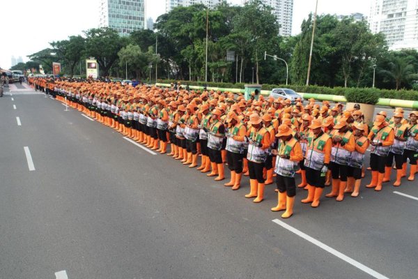 DLH DKI Jakarta Kerahkan 2.100 Petugas Kebersihan Saat HUT ke-80 TNI di Monas