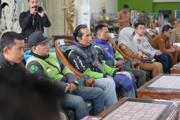 Kang DS Ajak Komunitas Ojek Terlibat dalam Kegiatan Sosial dan Pembangunan