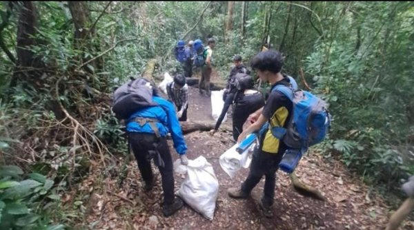Karena Sampah, Jalur Pendakian Gunung Gede Pangrango Ditutup Sementara