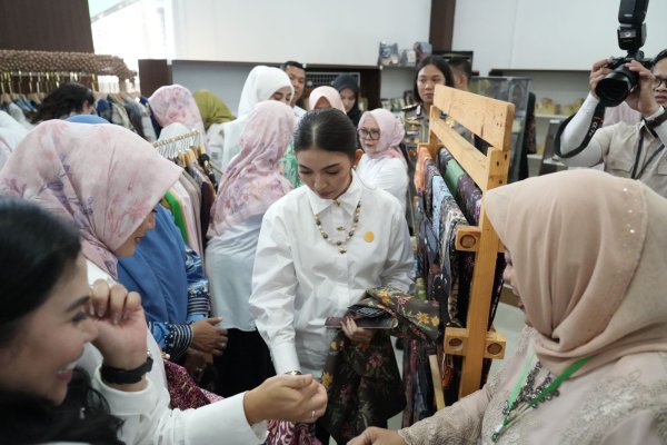 Selvi Gibran Dorong UMKM Batik Kabupaten Bandung Lestarikan Motif Kina sebagai Identitas Lokal