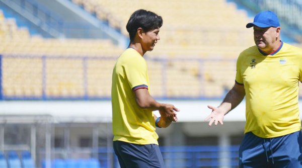 Achmad Jufriyanto Resmi Beralih Peran, Siap Menjadi Aset Berharga Tim Kepelatihan PERSIB