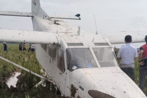 Pesawat Cessna Jatuh di Persawahan Karawang