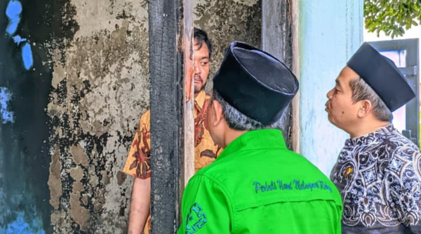Khoiril Anwar Tinjau Rumah Warga yang Terbakar di Parungserab Kabupaten Bandung