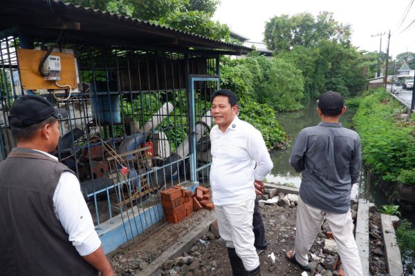 Bupati Subandi Sidak Wisma Tropodo, Temukan Pompa Usang dan Saluran Tertutup