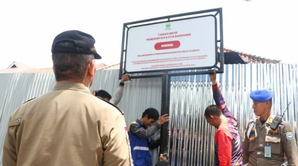 Pemkot Bandung Segel dan Ambil Alih Lahan Aset di Jalan Bengawan