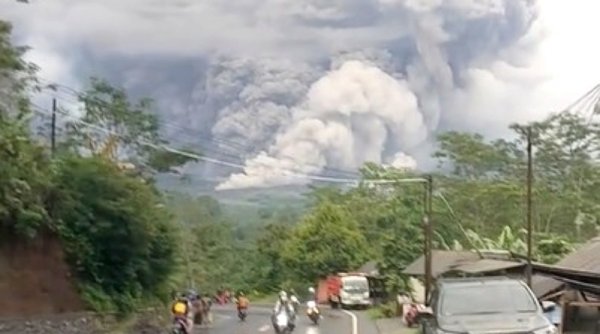 Dalam Enam Jam, Gunung Semeru Catat 32 Kali Gempa Guguran 