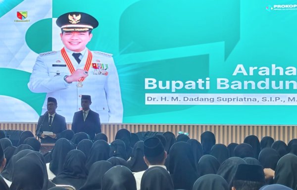 Bupati Bandung Lantik 309 Kepala Sekolah dan Minta Ikut Serta Sukseskan Program MBG