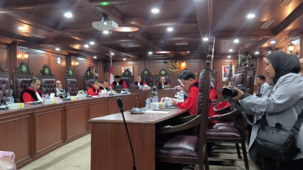 Hadirkan Para Ahli, Sidang MKD Sebut Ahmad Sahroni dkk Korban Provokasi Digital