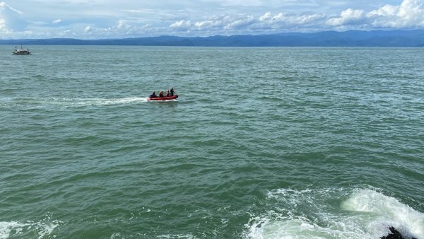 Dua Orang Pemancing Hilang Terseret Ombak di Sukabumi