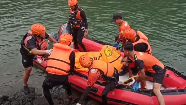 Satu Pemancing yang Terseret Ombak di Sukabumi Ditemukan Meninggal