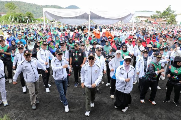 Dalam Rangka HUT ke-80 PGRI, 11.000 Guru Ikuti Giat Fun Walk di Kawasan Wisata Kamojang
