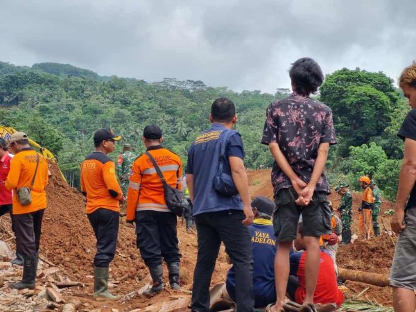 Kemensos Kirim Bantuan Korban Longsor Cilacap